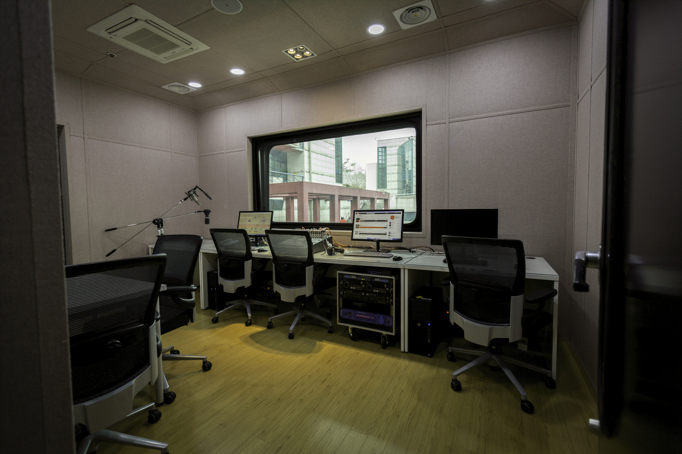 라디오 방송실